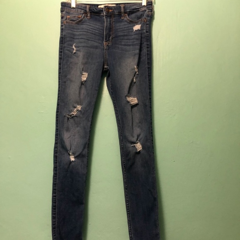 Hollister original High rise super skinny Size 27 waist 28 length distressed